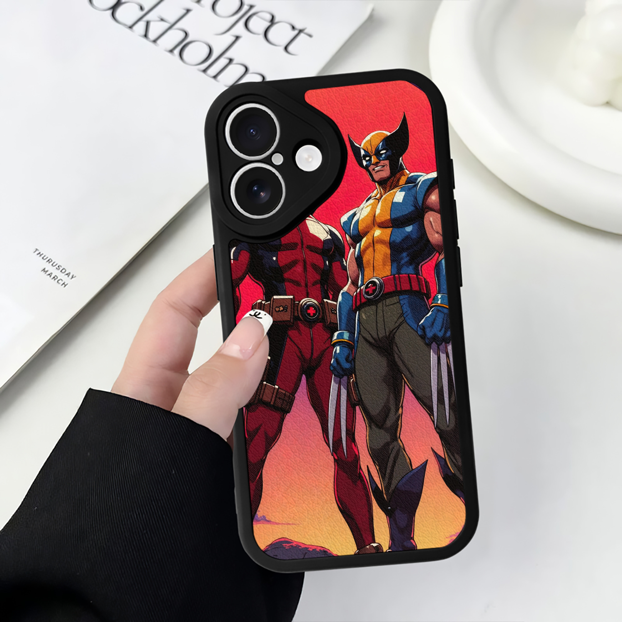 （画像用） Deadpool デッドプール 【iPhone 16シリーズ対応】シリコンスマホケース（レザー調） 材質：シリコン
